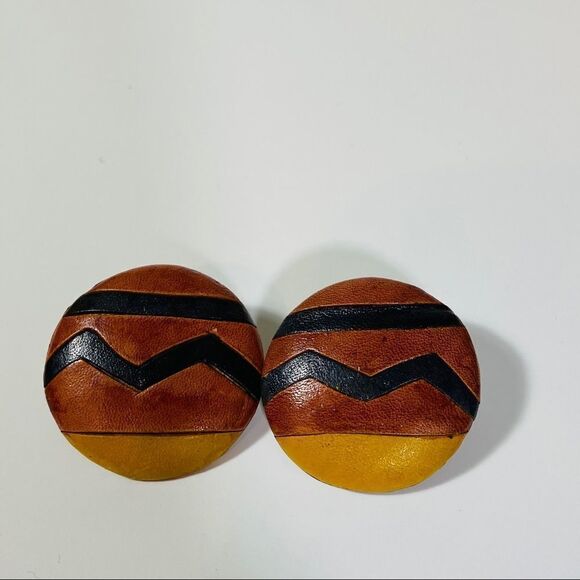 Vintage leather round earrings. - Picture 4 of 7